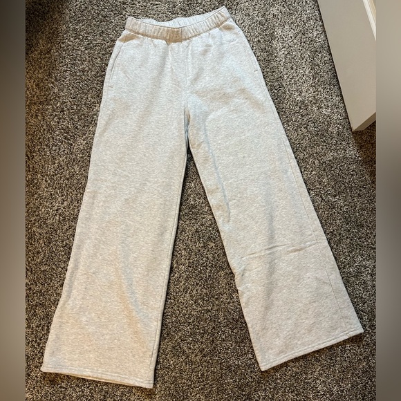 Hollister Pants - Hollister Feel Good Ultra High-Rise Fleece Wide-Leg Sweatpants